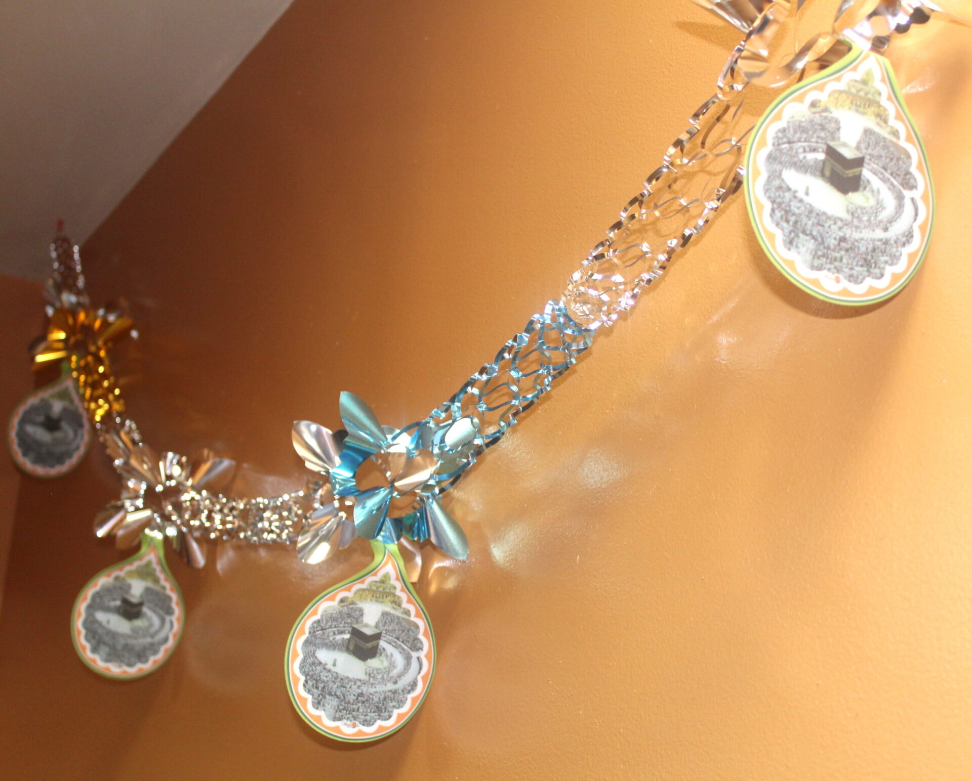 Hanging Multi-Color Streamer with Ka'ba - #255